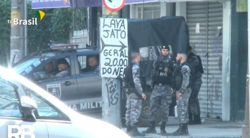 Pm Prende Pessoas E Apreende Fuzis Depois De Confronto No Rio