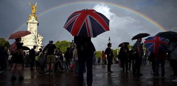 Morte Elizabeth Ii Corpo Da Rainha Chega Ao Pal Cio De Holyrood Para