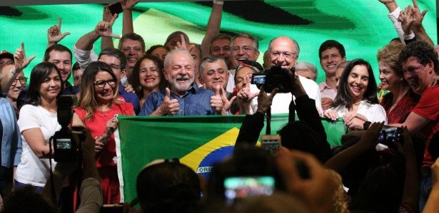 LULA ELEITO Lula vence Bolsonaro e é eleito presidente do Brasil pela