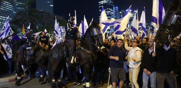 Protestos Em Israel Netanyahu Adia Reforma Judicial Pol Mica Ap S