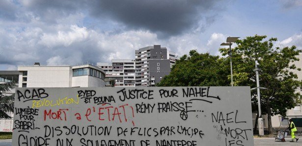 PROTESTOS NA FRANÇA França vive terceira noite de protestos 667