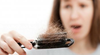 A Alopecia é conhecida como queda de cabelo