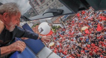 Lula falou por mais de 40 minutos em frente a sede do Sindicato dos Metalúrgicos do ABC Paulista