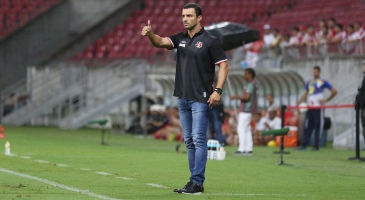 Júnior Rocha parabenizou os jogadores pelo desempenho em campo