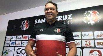 Roberto Fernandes, técnico do Santa Cruz
