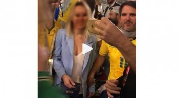 Diego Jatobá segura o braço da mulher enquanto ofende a estrangeira em tom de
