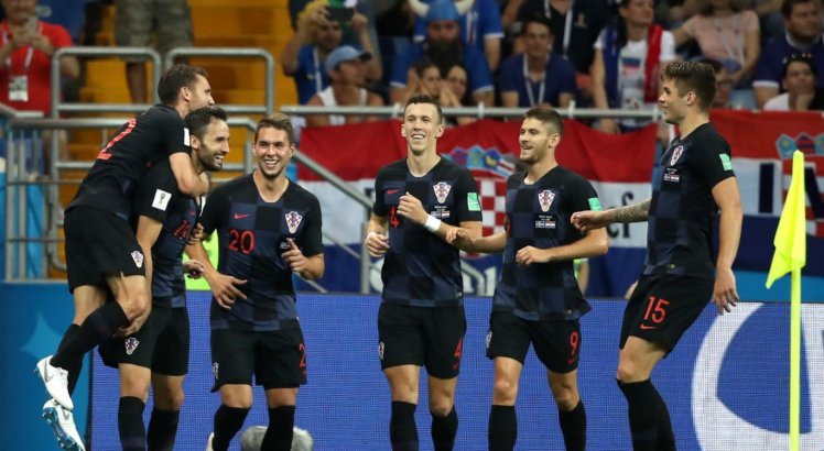 Jogadores da Croácia comemoram vitória e classificação com 100% de aproveitamento
