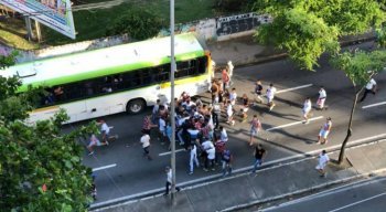 Briga entre torcida organizada no bairro da Tamarineira