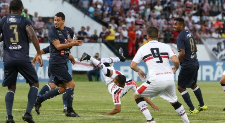 Santa Cruz venceu o Remo e está no G4
