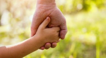 Adoção de crianças e adolescente por famílias solidária é o tema do Atitude adotiva