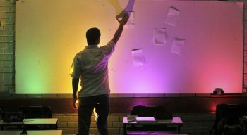 Professores dizem que falta continuidade de boas políticas e alinhamento dos programas educacionais com a sala de aula