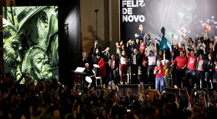 A convenção nacional do PT escolheu o nome de Luiz Inácio Lula da Silva para ser o candidato à Presidência da República