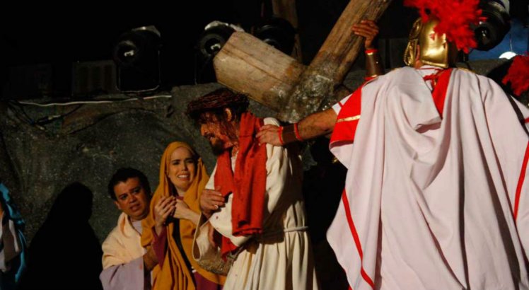 José Pimentel durante encenação do espetáculo da Paixão de Cristo do Recife