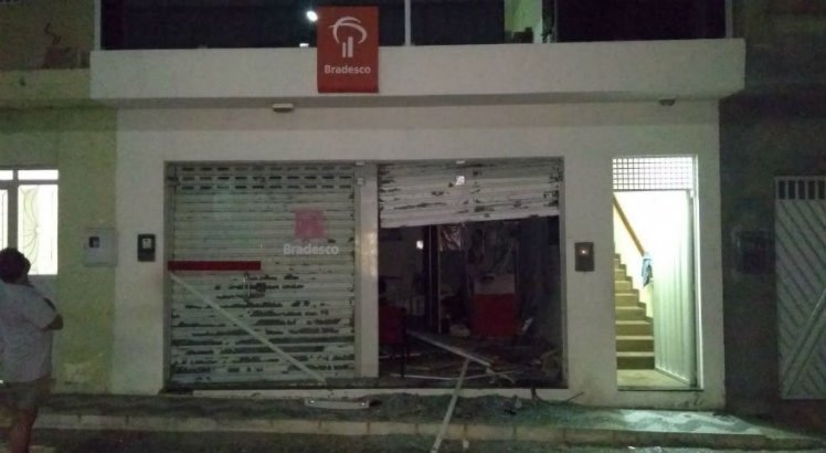 A explosÃ£o, que aconteceu na madrugada desta quinta-feira, assustou os moradores do local