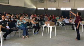 Mesário participam de treinamento presencial ou à distância