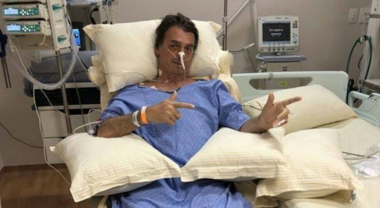 Bolsonaro se recupera após ter sido esfaqueado durante ato de campanha