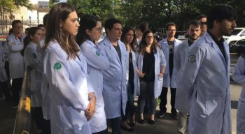 O grupo formado por 127 residente promete paralisar as atividades até que as falhas estruturais sejam corrigidas