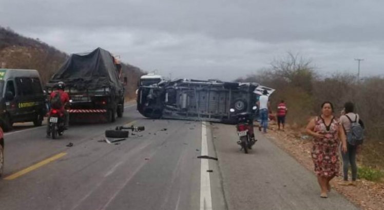 A colisão na BR-428 deixou quatro pessoas mortas e 14 feridas
