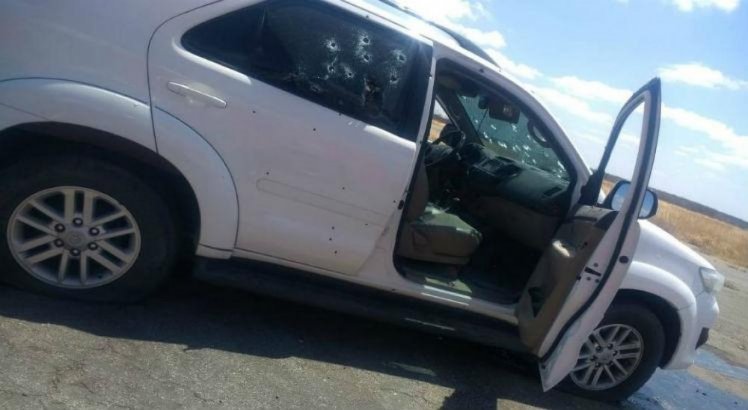 Carro usado por suspeitos ficou crivado de balas