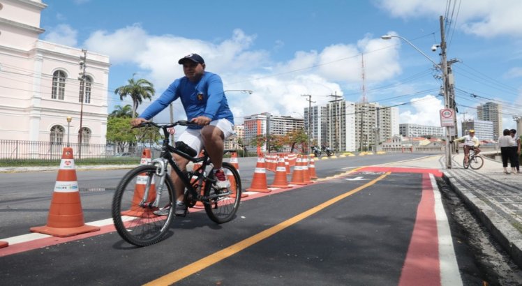 Ciclista passeia pelo Centro do Recife