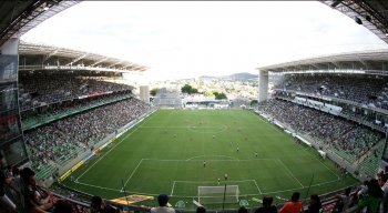 Torcedores ficaram sem ingressos na área destina à torcida adversária