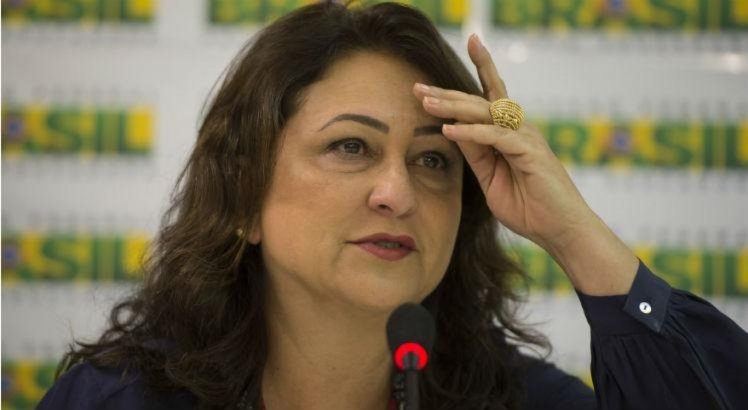 Proposta de Kátia Abreu se baseia no artigo 77 da constituição federal