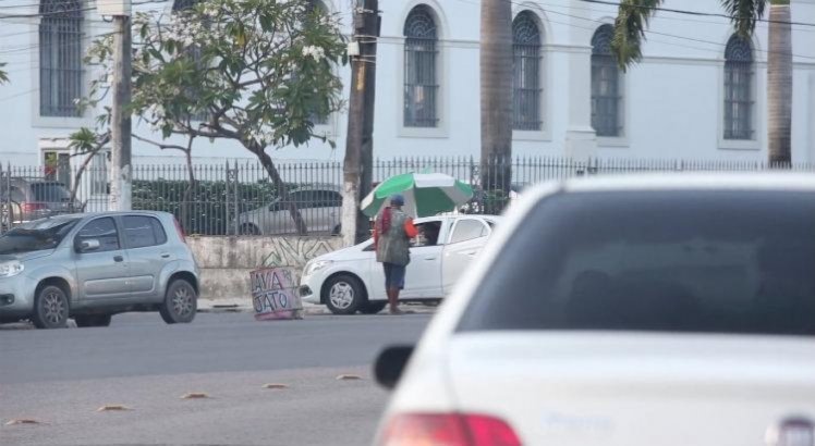 Segundo denúncia, flanelinhas tomaram conta da região e estão impondo regras de estacionamento
