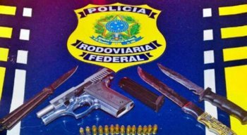 O motorista estava com uma pistola 380, munições e três facas