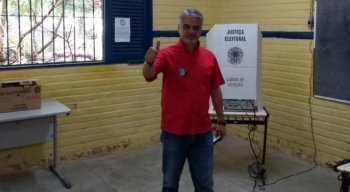 Humberto Costa votou cedo para ir acompanhar apuração dos votos em São Paulo com Haddad