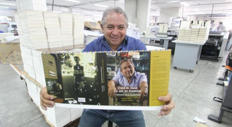 Comunicador Geraldo Freire vai autografar livros para os fãs