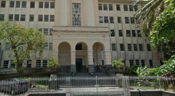 O ferido tem 26 anos e foi levado ao Hospital Getúlio Vargas (HGV), Zona Oeste do Recife