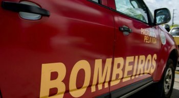 O Corpo de Bombeiros esteve no local e constatou que ninguém ficou ferido na casa mais atingida
