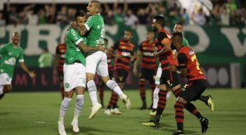 Leandro Pereira marcou duas vezes na vitória da Chape sobre o Sport