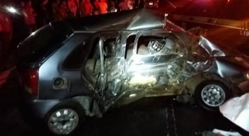 Veículo envolvido no acidente ficou completamente destruído
