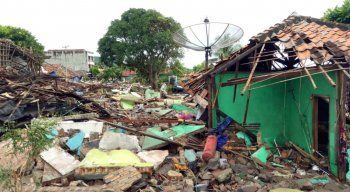 Tsunami atingiu a Indonésia neste sábado (22)