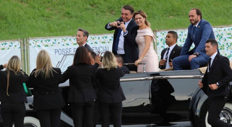 Presidente Bolsonaro e a primeira dama Michelle Bolsonaro, durante chegada ao Congresso Nacional para a cerimônia de posse.