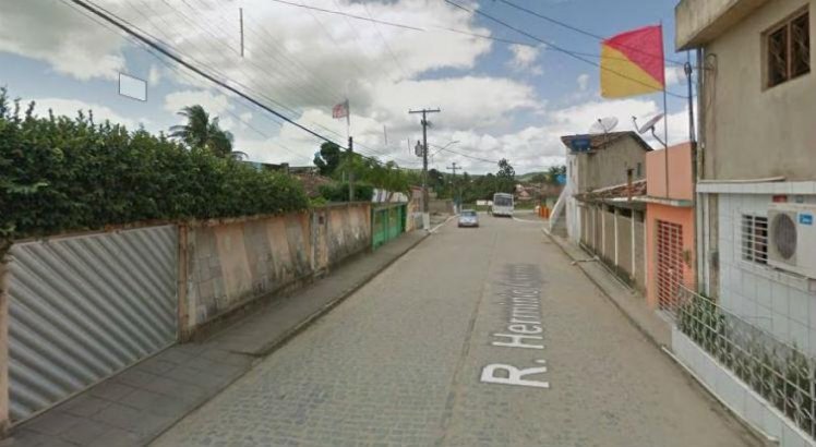 Corpo foi encontrado dentro de caçamba de lixo