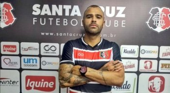Meia Allan Dias, de 30 anos, foi anunciado pelo Santa Cruz em dezembro do ano passado.