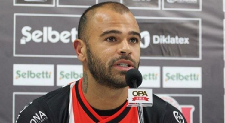 Allan Dias, de 30 anos, foi anunciado pelo Santa Cruz em dezembro do ano passado.