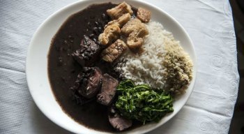 Se a porção de comida é excessiva, a recomendação é não comer tudo, dividir