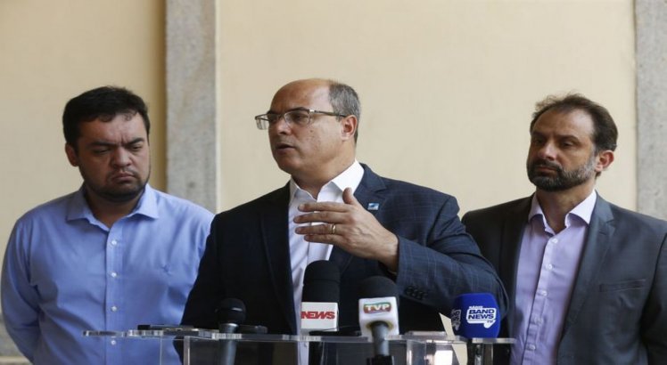 O governador do Rio de Janeiro, Wilson Witzel, fala à imprensa após reunião com secretariado no Palácio Guanabara, em Laranjeiras, zona sul da capital fluminense