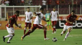 O Náutico derrotou o Sergipe por 2 x 0 fora de casa