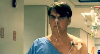 Jair Bolsonaro em vídeo caminhando pelo hospital