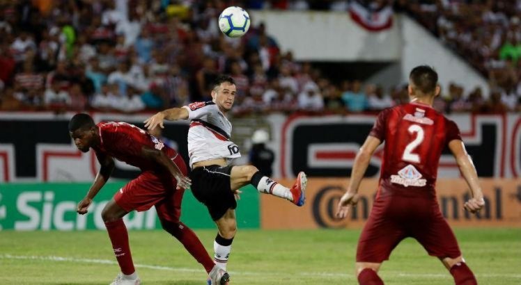 Acordo financeiro no Clássico das Emoções gera polêmica nas redes sociais.