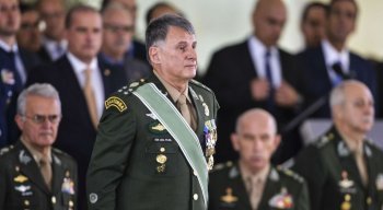“Estamos lá com duas missões", declara o comandante.