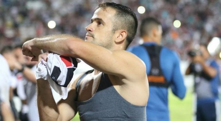 Pipico tinha sido suspenso pelo TJD por seis partidas devido a expulsão contra o Petrolina.