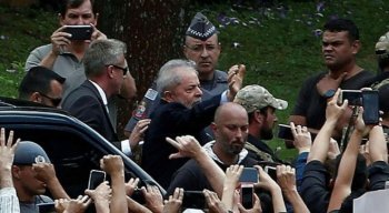 O ex-presidente Lula foi ao velório do Neto em São Paulo