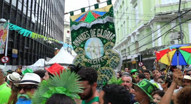 O bloco Amantes de Glória tomou conta das ruas do Recife