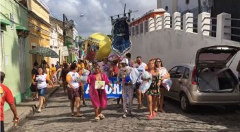 Bloco A Corda percorre as ladeiras de Olinda para acordar os foliões