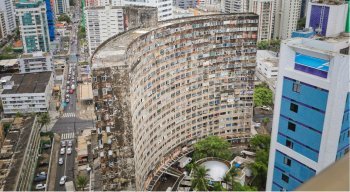 O Edifício Holiday, localizado no bairro de Boa Viagem, foi construído em 1957